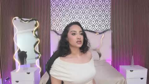 BELLA online show from November 23, 4:16 pm