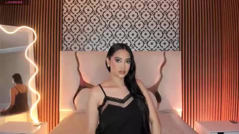 BELLA online show from December 15, 12:45 pm