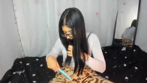 modelo independiente online show from April 2, 12:40 am