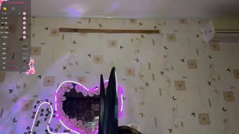 bella_and_alice online show from October 31, 6:19 pm