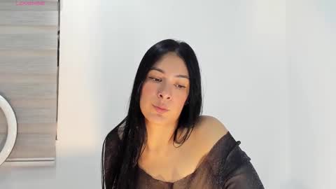 Snapshot of bella_hadid1_ chatting on October 4, 9:12 pm Laura online show from October 4, 9:12 pm