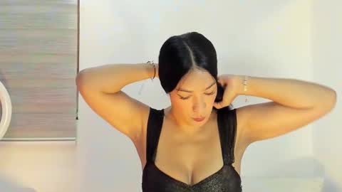 Laura online show from February 12, 2:59 am