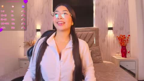 bella_martini_ online show from March 21, 12:10 pm