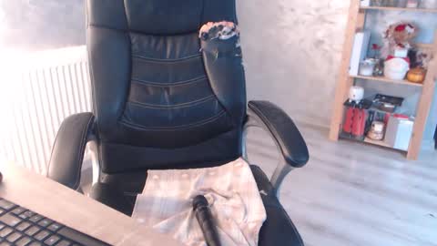      online show from December 4, 9:42 am