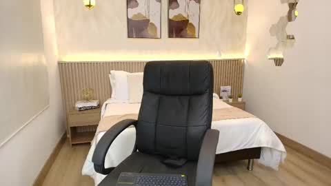 bella_millers online show from May 4, 6:47 pm