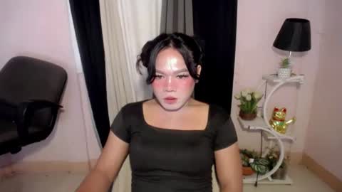 bella_ngo online show from June 13, 5:18 am