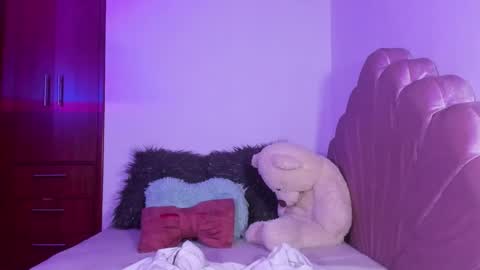 Valeria Model Independent online show from December 17, 4:30 am