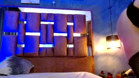 bella_volup online show from February 25, 8:45 pm