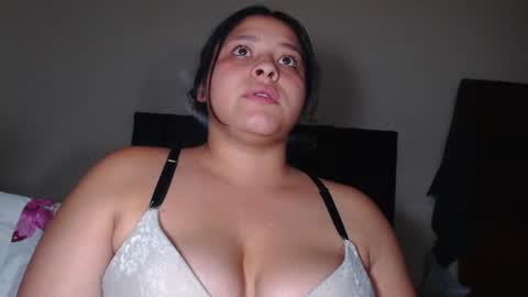 bella_xx9 online show from June 11, 9:35 pm