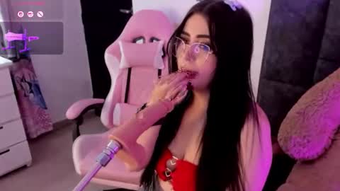 bella cruz online show from April 13, 7:29 pm