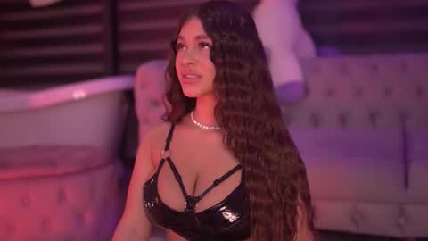 Bella online show from December 5, 7:00 pm