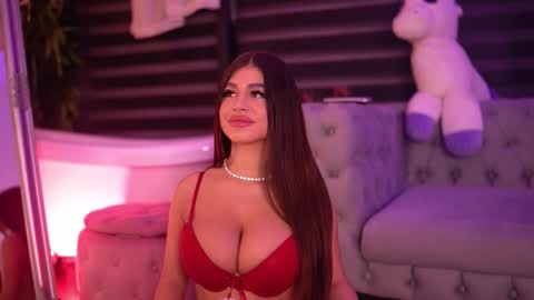 Bella online show from December 17, 6:36 pm