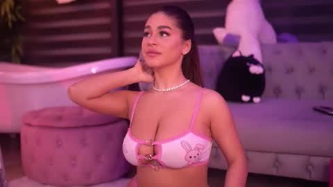 Bella online show from November 30, 7:10 pm