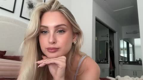 Isabella Ryder online show from May 15, 11:12 pm
