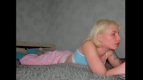 Bella Seen online show from April 16, 7:03 pm