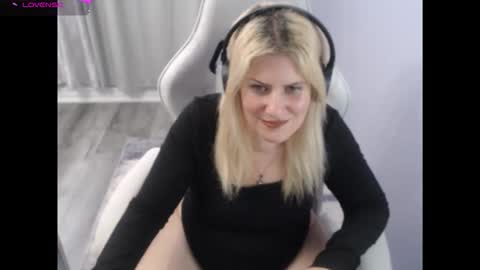 Snapshot of bellastar84 chatting on October 22, 3:46 pm Starr40 online show from October 22, 3:46 pm
