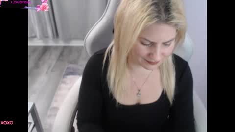 Snapshot of bellastar84 chatting on October 18, 2:32 pm Starr40 online show from October 18, 2:32 pm