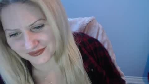 Snapshot of bellastar84 chatting on February 18, 1:00 pm Starr40 online show from February 18, 1:00 pm