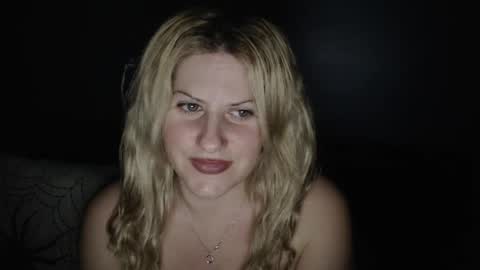 Snapshot of bellastar84 chatting on February 10, 7:47 am Starr40 online show from February 10, 7:47 am