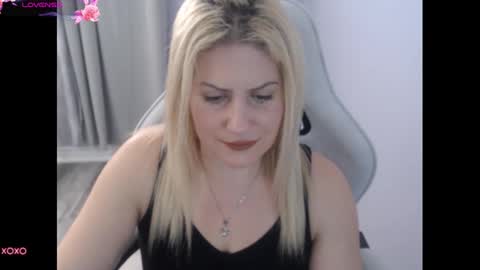 Snapshot of bellastar84 chatting on October 6, 12:23 pm Starr40 online show from October 6, 12:23 pm