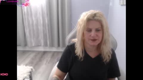 Snapshot of bellastar84 chatting on September 19, 12:53 pm Starr40 online show from September 19, 12:53 pm
