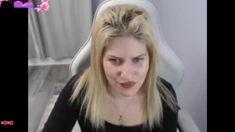 Snapshot of bellastar84 chatting on October 17, 12:31 pm Starr40 online show from October 17, 12:31 pm