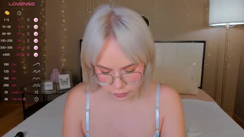 Bella online show from October 10, 1:33 am