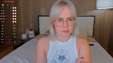 Bella online show from October 13, 2:02 am