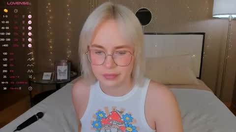 Bella online show from October 27, 1:49 am