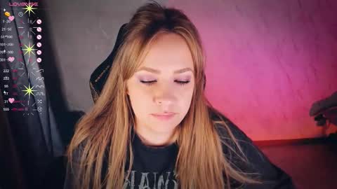 Your Annabelle Wolf  online show from October 30, 6:30 pm