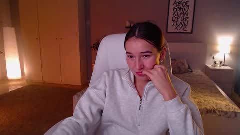 Bella online show from October 12, 1:09 am