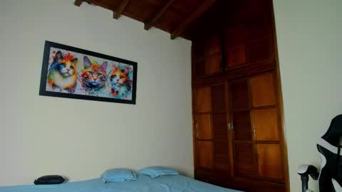 Snapshot of bellota_smitt chatting on October 19, 3:22 am bellota_smitt online show from October 19, 3:22 am