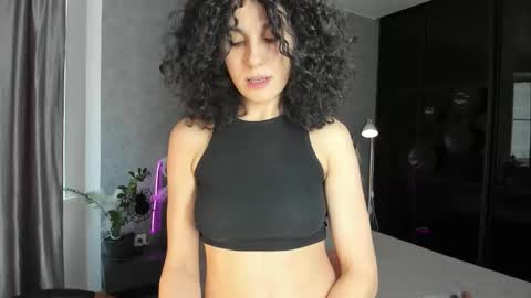 A girl from your  dreams online show from November 3, 10:16 am