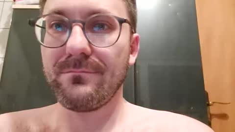 ben00189 online show from October 28, 6:42 pm