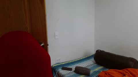 Snapshot of benjamin_isaac chatting on October 31, 12:05 pm benjamin_isaac online show from October 31, 12:05 pm