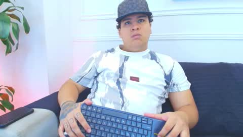 bennett_alejoo online show from February 3, 6:12 pm