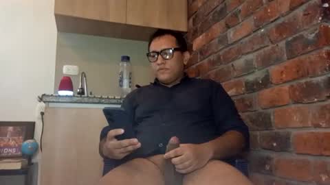Snapshot of benny_94_project1000 chatting on October 4, 7:00 pm Benn  online show from October 4, 7:00 pm