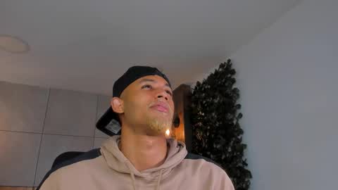 bento_fox online show from March 12, 4:16 am