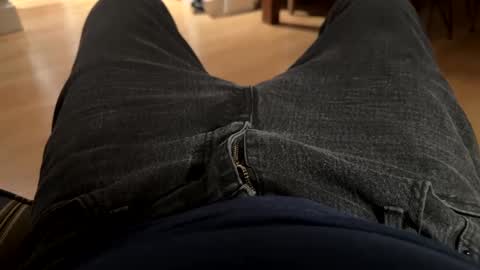 Snapshot of benz10001 chatting on February 17, 11:43 pm benz10001 online show from February 17, 11:43 pm