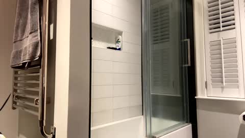 Snapshot of benz10001 chatting on October 13, 2:57 am benz10001 online show from October 13, 2:57 am