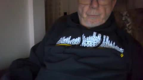 Snapshot of bernard1102 chatting on January 7, 2:31 am bernard1102 online show from January 7, 2:31 am