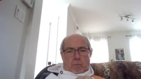 Snapshot of bernard1102 chatting on January 10, 3:27 pm bernard1102 online show from January 10, 3:27 pm