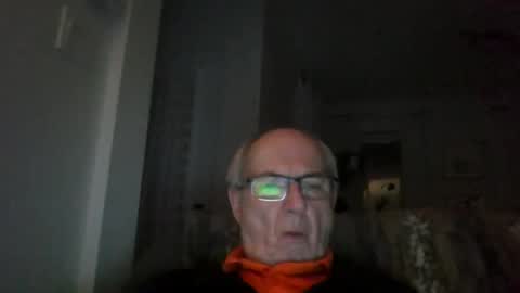 Snapshot of bernard1102 chatting on March 5, 3:40 am bernard1102 online show from March 5, 3:40 am