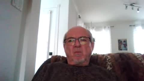 Snapshot of bernard1102 chatting on January 3, 1:24 pm bernard1102 online show from January 3, 1:24 pm