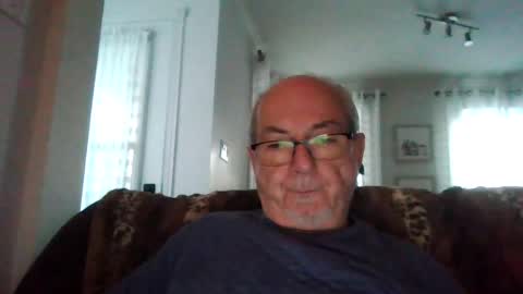 Snapshot of bernard1102 chatting on October 12, 11:14 am bernard1102 online show from October 12, 11:14 am