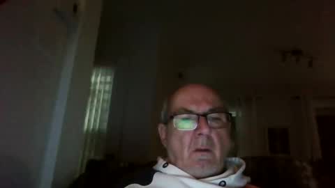 Snapshot of bernard1102 chatting on December 10, 11:22 am bernard1102 online show from December 10, 11:22 am