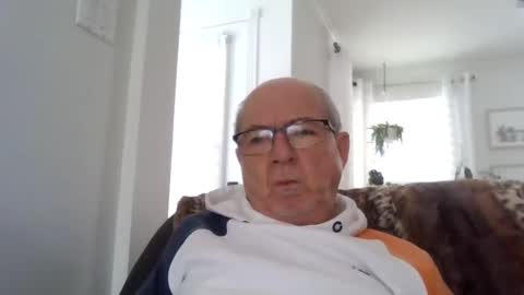 Snapshot of bernard1102 chatting on January 27, 2:02 pm bernard1102 online show from January 27, 2:02 pm