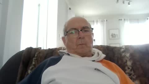 bernard1102 online show from April 11, 3:38 pm