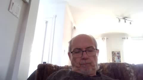 Snapshot of bernard1102 chatting on December 15, 6:59 pm bernard1102 online show from December 15, 6:59 pm