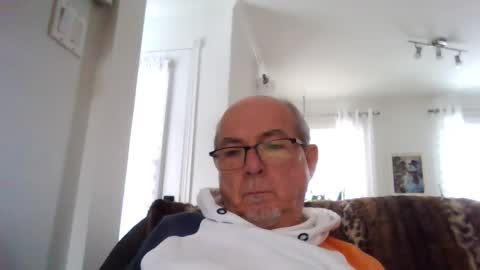 Snapshot of bernard1102 chatting on December 4, 1:58 pm bernard1102 online show from December 4, 1:58 pm